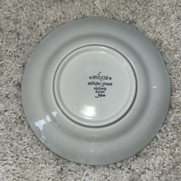 MIKASA Antique Green Victoria D3401 Made in Japan Floral Tea Cup and Saucer - Picture 8 of 11